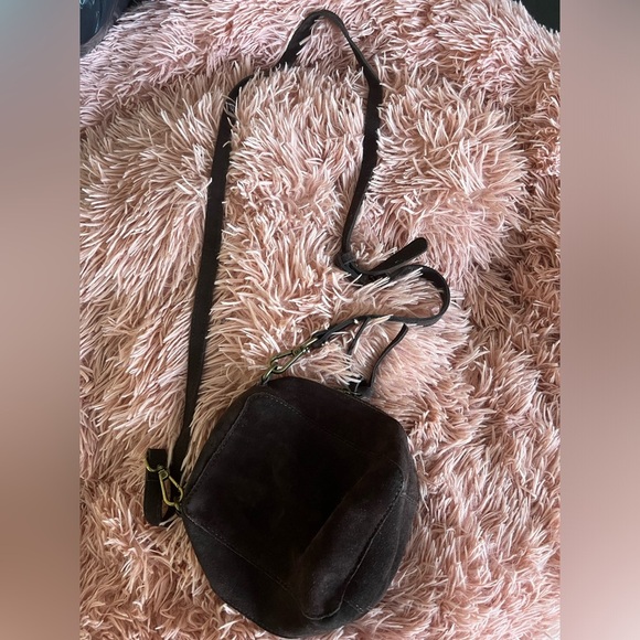 Free People Brown Crossbody Bag with Adjustable Strap and Minimalist Design - Picture 5 of 11